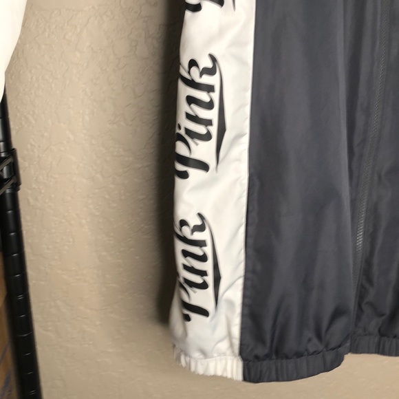 Pink Victoria’s Secret lightweight windbreaker jacket hidden zip hood - Picture 6 of 9